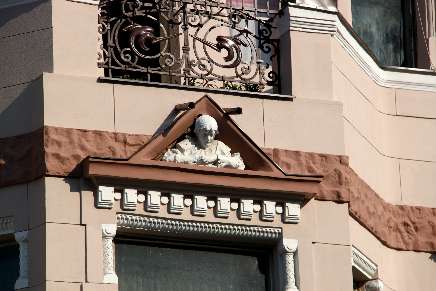 House in Brasov in front of the Black Church - statue 1