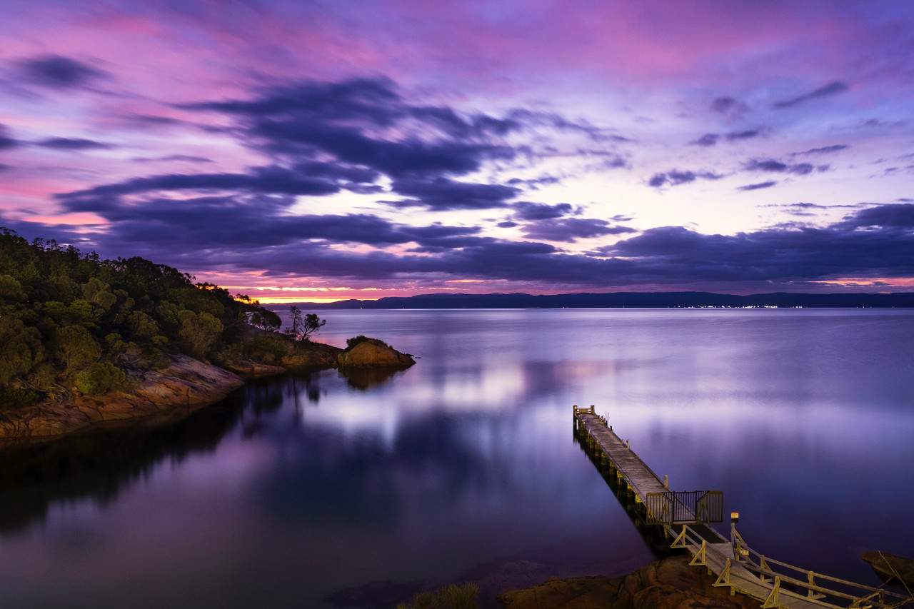 Freycinet National Park, Tasmania - one of the best things to see in Tasmania. Read the article to discover more attractions in Tasmania. #tasmania #tasmaniawonders #tasmaniaattractions