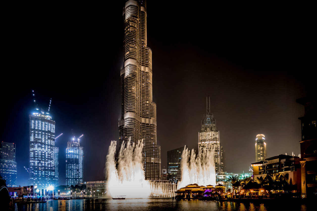 Dubai Dancing Fountain next to Burj Khalifa is one of the best things to see for free in Dubai. If you are visiting Dubai on a budget, then include these free things to do in Dubai on your Dubai itinerary.
