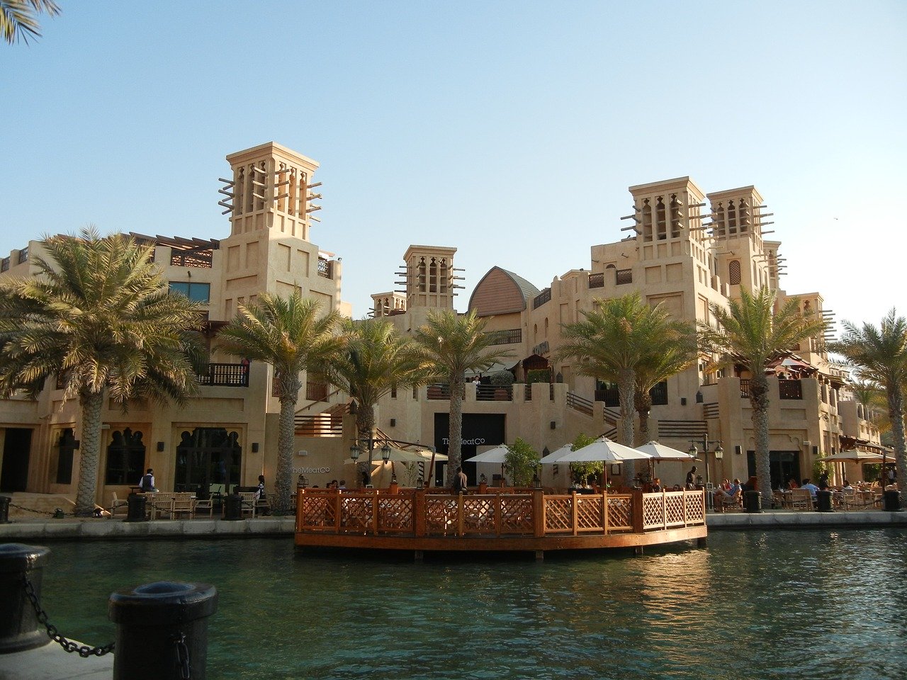 Visiting the Dubai Mall is one of the free activities in Dubai. Find out more amazing places to visit for free in Dubai from this budget guide to Dubai. Read it now!