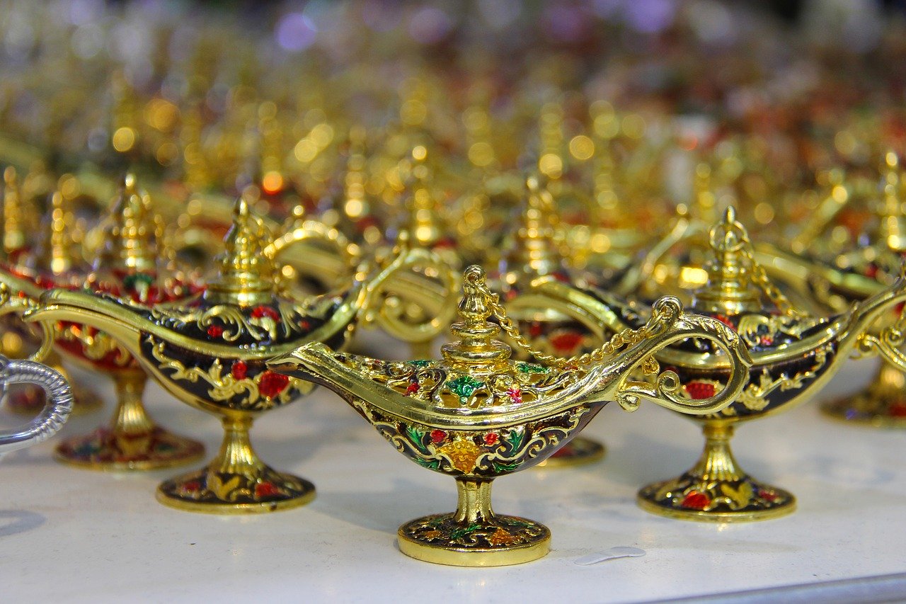 Admire the Spice souk, Dubai and read the article to discover how to explore Dubai on a budget.