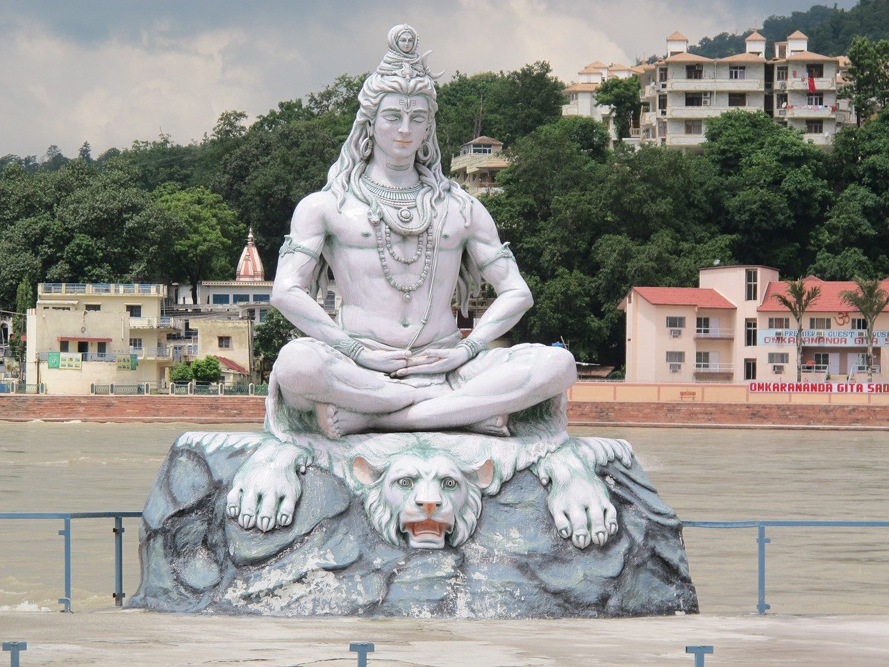 Travel tips for Rishikesh, India and the best things to do in Rishikesh.