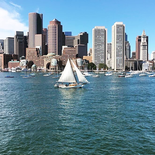 Boston Harbor is one of the unmissable Boston landmarks. Discover the top rated attractions in Boston as well as off the beaten path things to do in Boston from this local's guide to Boston USA