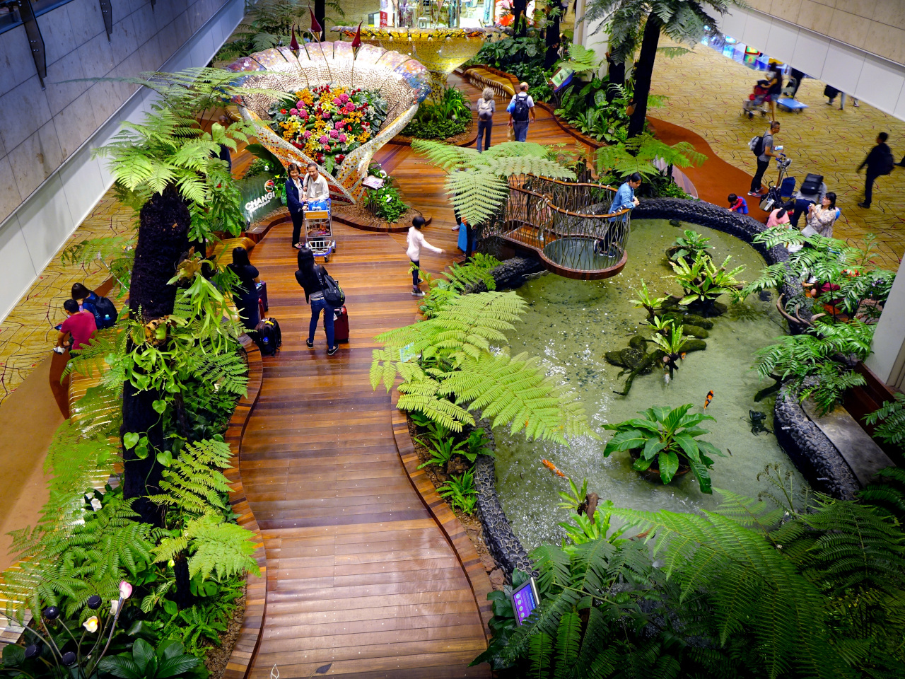 Waiting for a flight? Here are 35 things to do while waiting at the airport